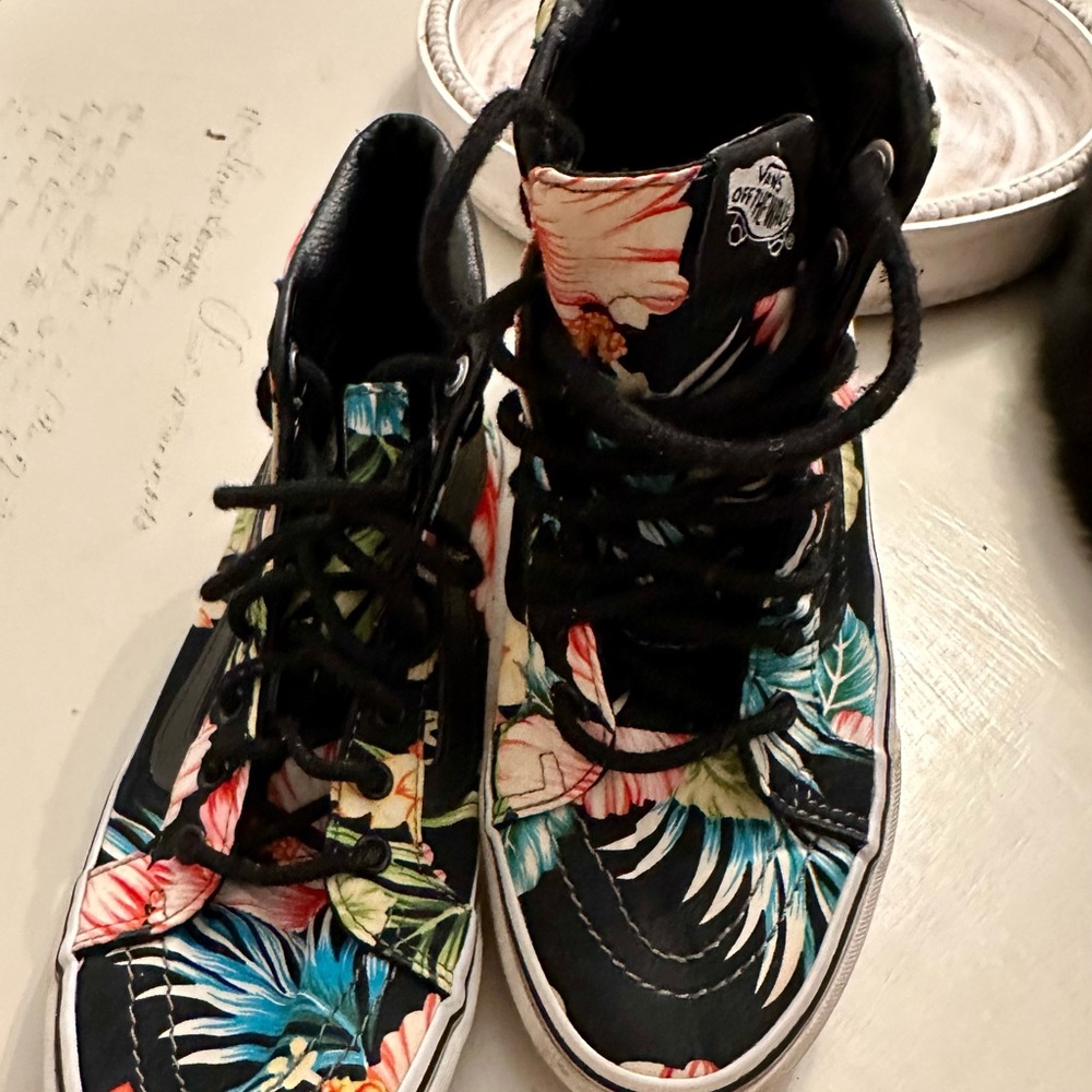 Vans Tropical Print High-Tops preowned size 8